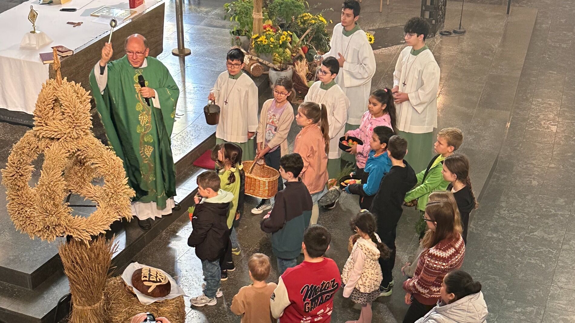 Mit einem festlich geschmückten Altar feierte die Gemeinde St. Elisabeth in Kesselstadt ihren Erntedankgottesdienst.